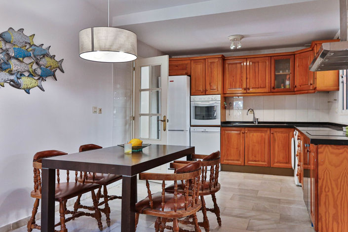 Image No.18-4 Bed Townhouse for sale