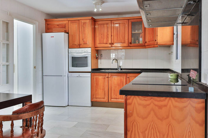 Image No.19-4 Bed Townhouse for sale