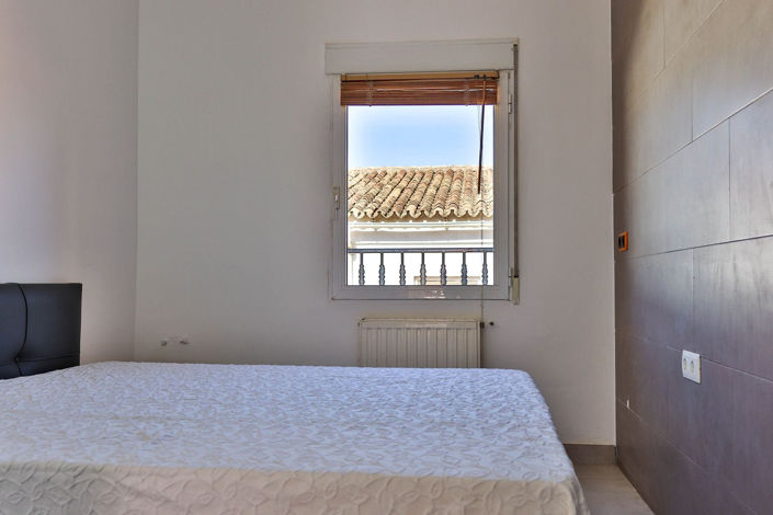 Image No.24-4 Bed Townhouse for sale