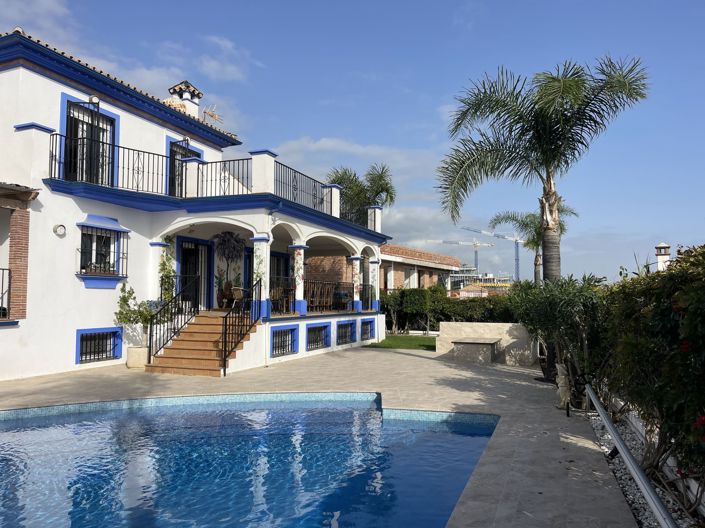 Image No.1-6 Bed Villa for sale