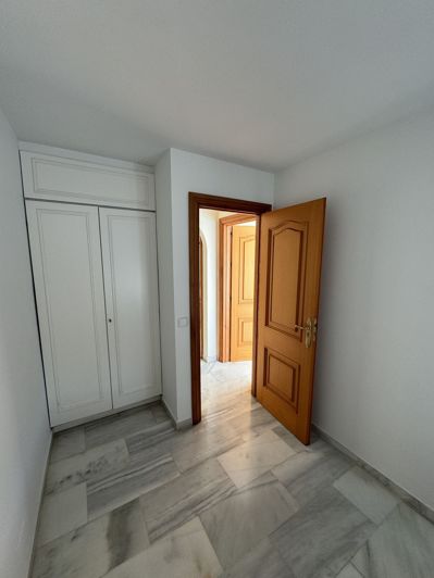 Image No.12-4 Bed Townhouse for sale