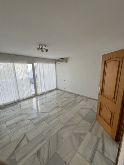 Image No.15-4 Bed Townhouse for sale