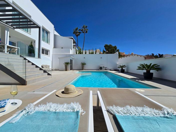 Image No.1-4 Bed Villa for sale
