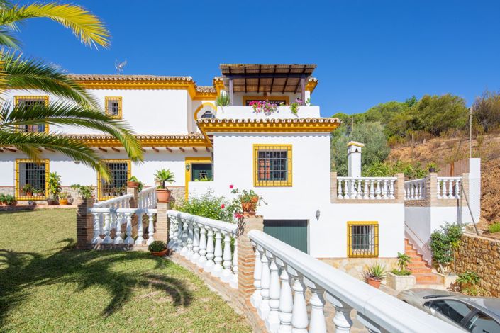 Image No.1-4 Bed Villa for sale