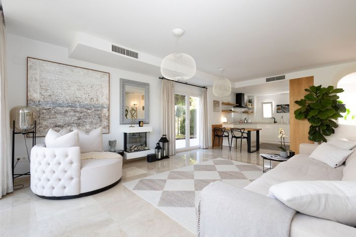 Image No.13-4 Bed Townhouse for sale