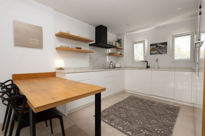 Image No.18-4 Bed Townhouse for sale