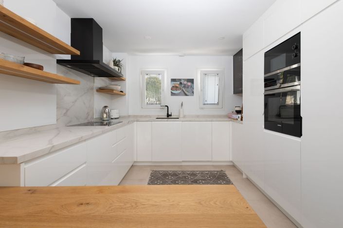 Image No.20-4 Bed Townhouse for sale