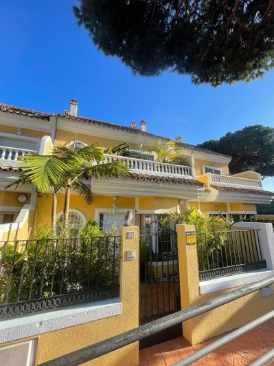 Image No.1-4 Bed Townhouse for sale