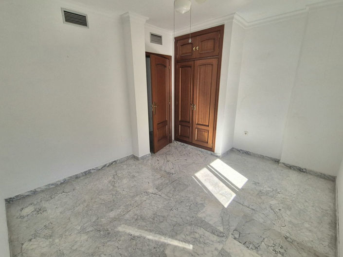 Image No.13-3 Bed Townhouse for sale