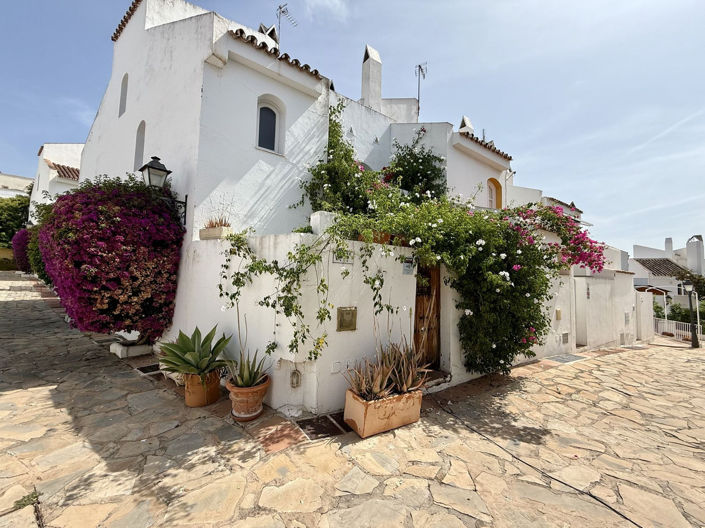 Image No.1-3 Bed Townhouse for sale