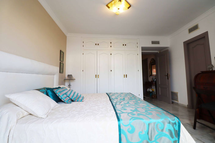 Image No.14-4 Bed Townhouse for sale