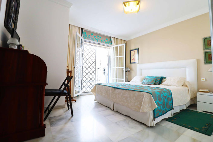 Image No.15-4 Bed Townhouse for sale