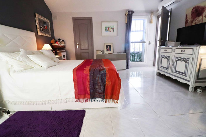 Image No.19-4 Bed Townhouse for sale