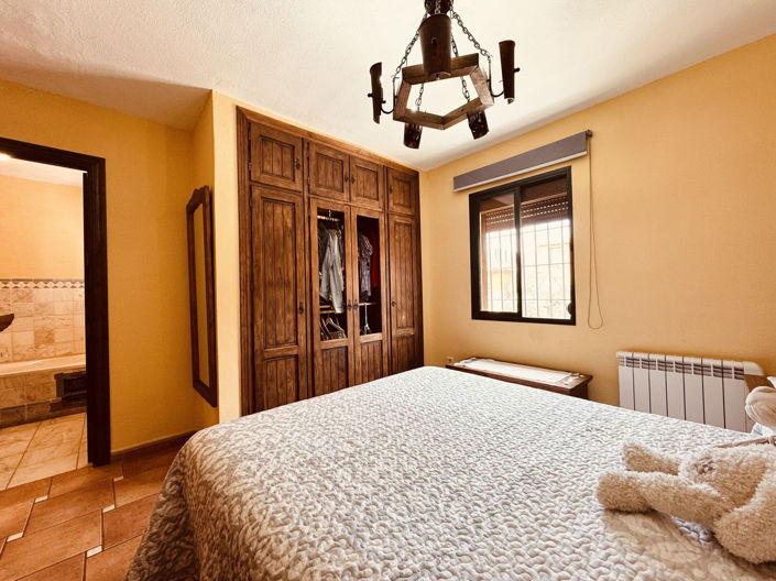 Image No.20-3 Bed Townhouse for sale