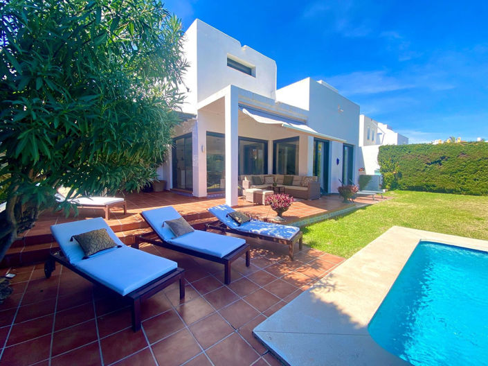 Image No.1-6 Bed Villa for sale