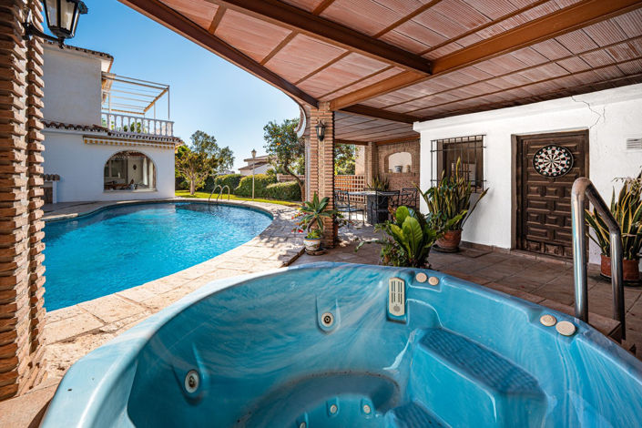 Image No.3-4 Bed Villa for sale