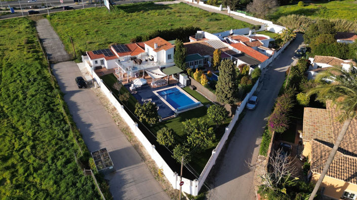 Image No.1-4 Bed Villa for sale