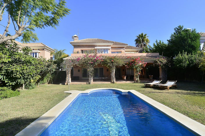 Image No.1-Villa de 4 chambres à vendre à Nueva Andalucia