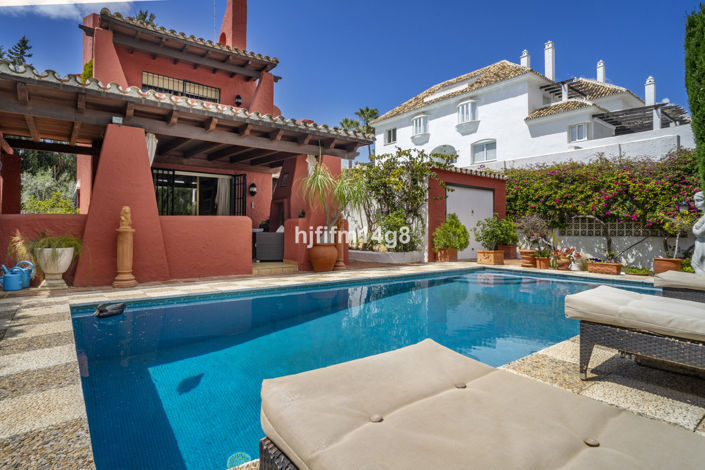 Image No.1-Villa de 4 chambres à vendre à Nueva Andalucia