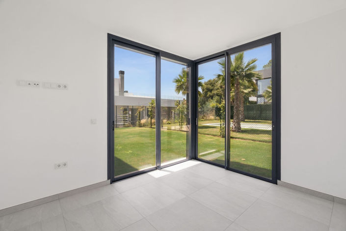 Image No.11-5 Bed Townhouse for sale