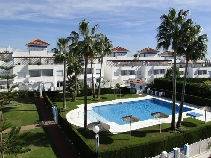 Image No.1-Maison de ville de 5 chambres à vendre à Estepona