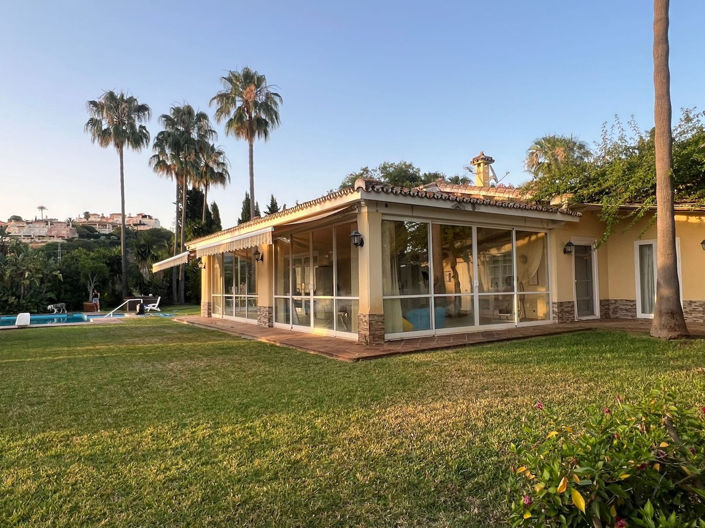 Image No.1-6 Bed Villa for sale