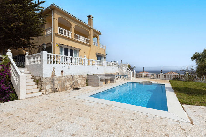 Image No.1-6 Bed Villa for sale