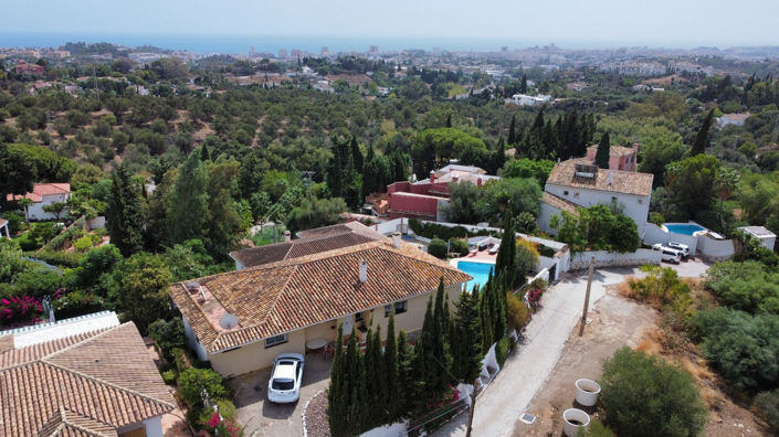 Image No.1-6 Bed Villa for sale
