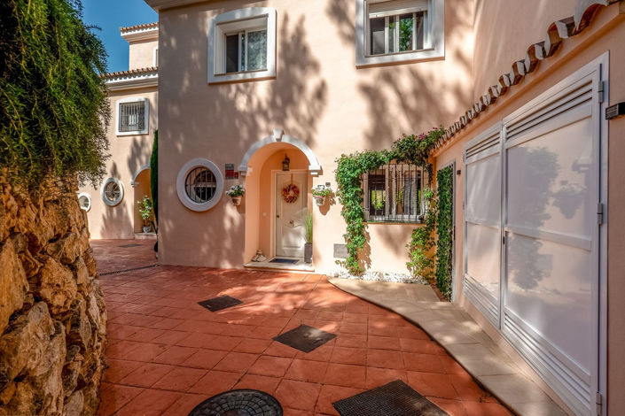 Image No.1-3 Bed Townhouse for sale
