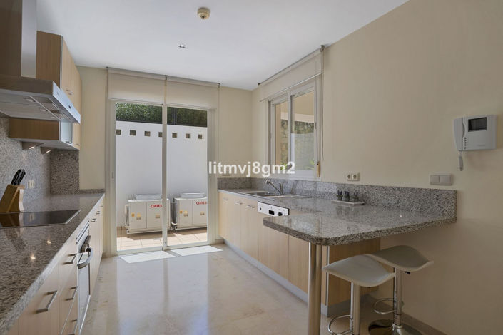 Image No.10-3 Bed Townhouse for sale