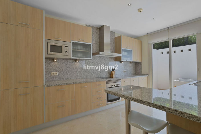 Image No.11-3 Bed Townhouse for sale