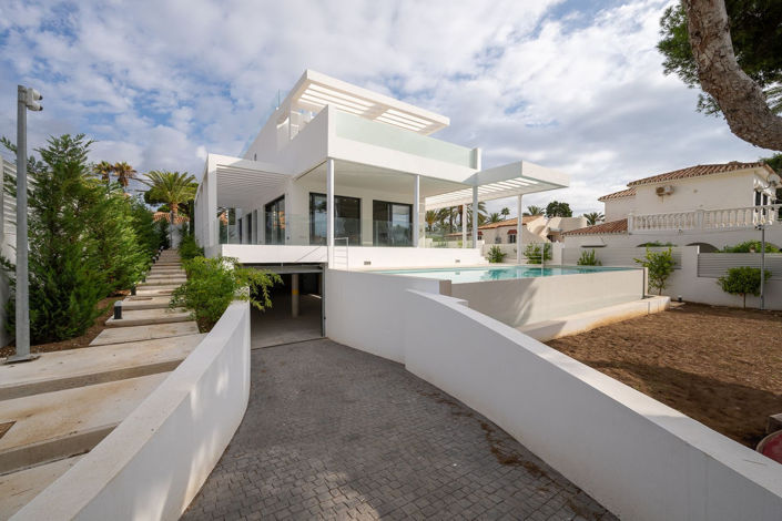 Image No.1-4 Bed Villa for sale