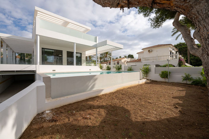 Image No.2-4 Bed Villa for sale