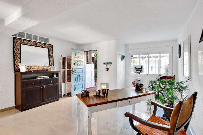 Image No.8-6 Bed Villa for sale