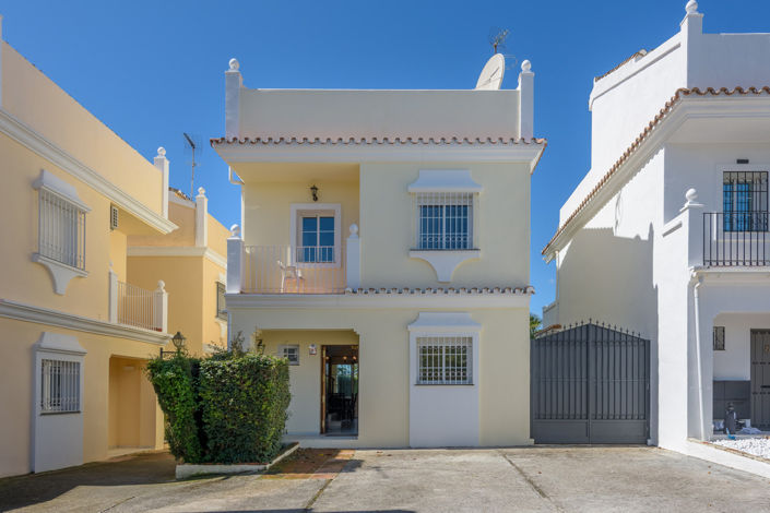 Image No.1-4 Bed Villa for sale