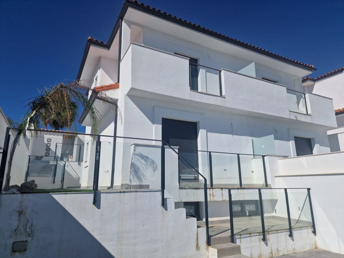 Image No.2-2 Bed Townhouse for sale