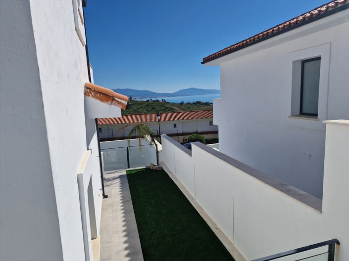 Image No.6-2 Bed Townhouse for sale