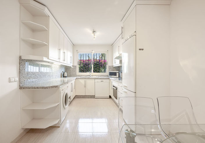 Image No.11-4 Bed Townhouse for sale