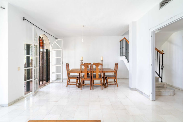 Image No.14-3 Bed Townhouse for sale