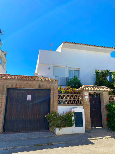 Image No.1-4 Bed Townhouse for sale