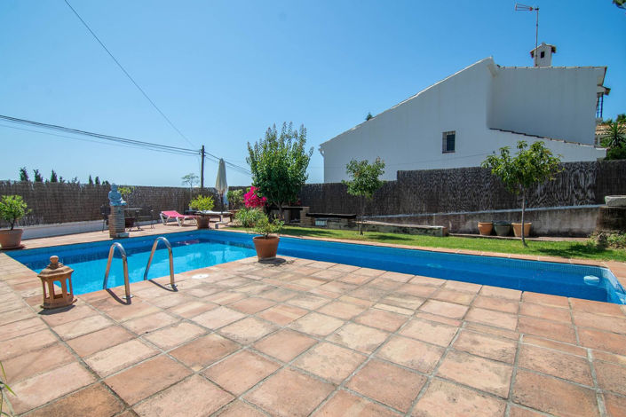 Image No.1-Villa de 4 chambres à vendre à Estepona