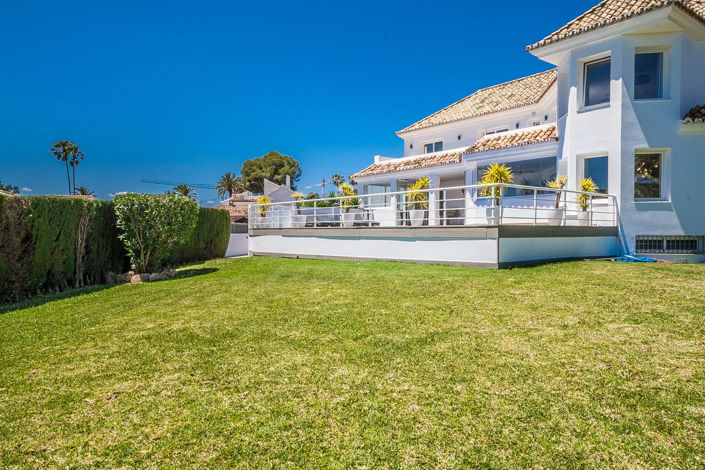 Image No.1-Villa de 6 chambres à vendre à Estepona