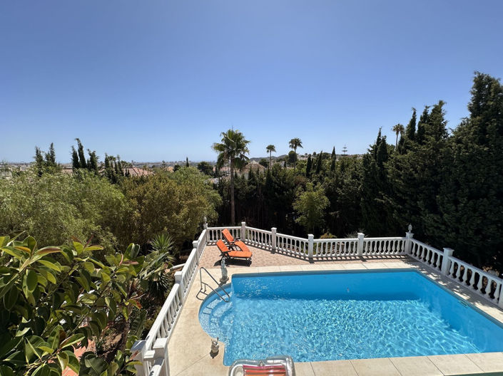 Image No.3-Villa de 4 chambres à vendre à Mijas