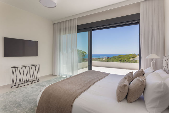 Image No.14-4 Bed Townhouse for sale