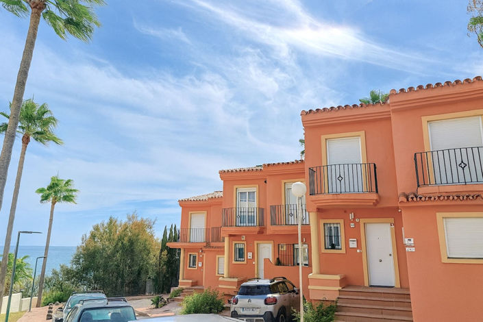 Image No.1-3 Bed Townhouse for sale