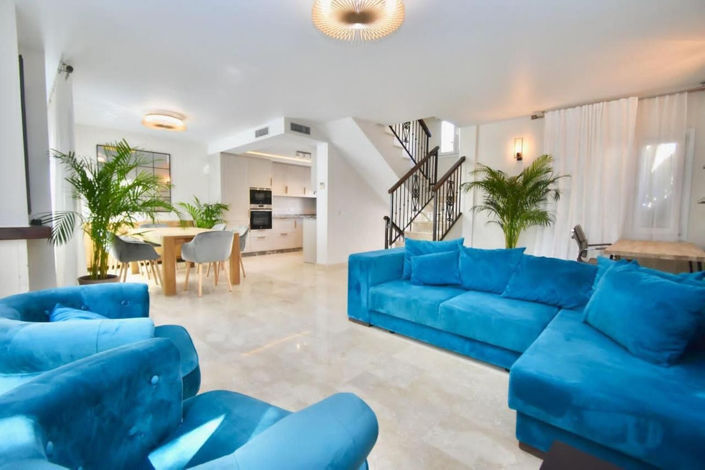 Image No.10-4 Bed Townhouse for sale