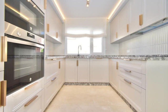 Image No.12-4 Bed Townhouse for sale