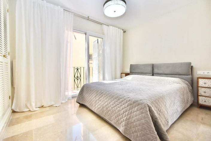 Image No.14-4 Bed Townhouse for sale