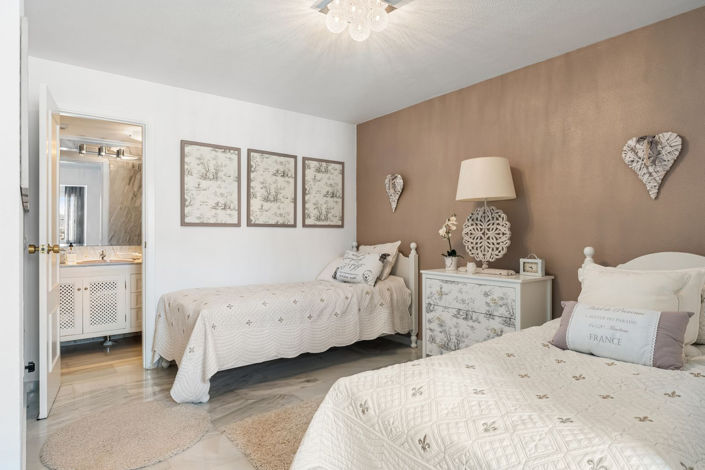 Image No.10-3 Bed Townhouse for sale