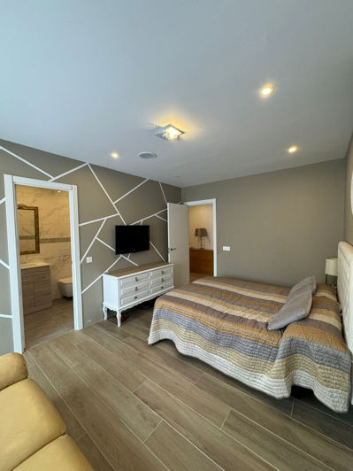 Image No.9-5 Bed Villa for sale